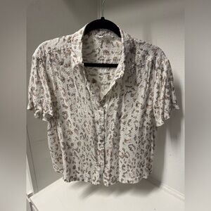 Shimmery leopard animal print bottom down blouse, size  M.